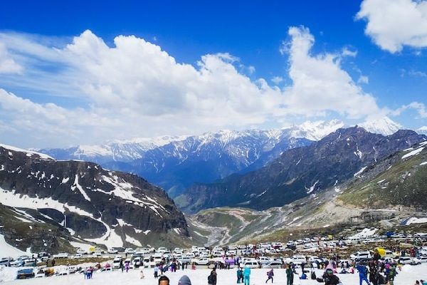 Romantic Manali Volvo Tour from Delhi